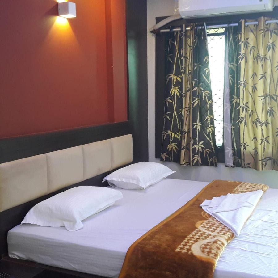 Hotel Siddhi Vinayak Пури Екстериор снимка