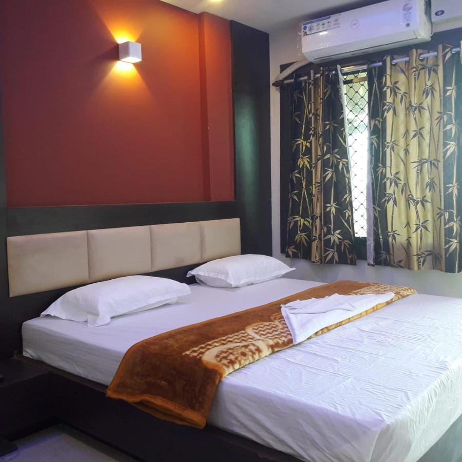 Hotel Siddhi Vinayak Пури Екстериор снимка